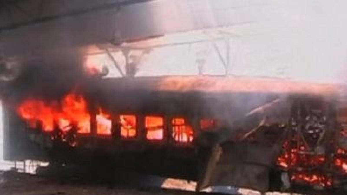 Four killed as bomb hits train in Pak